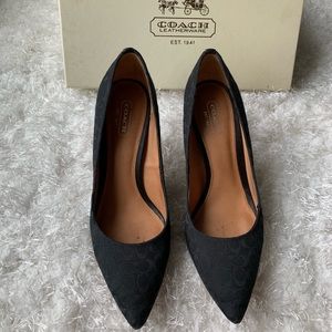 Coach Pumps